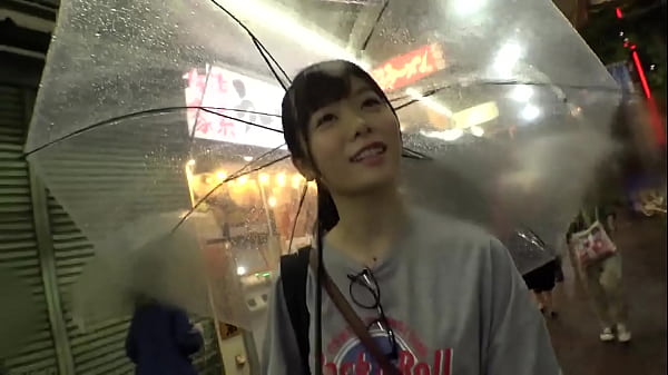 进入 21 岁的诺亚！ 意外可爱的女大学生！ 她说“我很紧张……”。 她是一个美丽性感的女孩，说“我很兴奋和紧张”，但当她被打开时，她的眼睛会变得狂野！